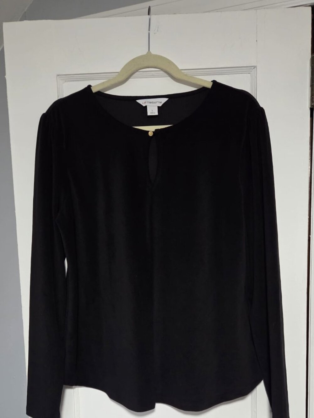 Long-sleeve black blouse Keyhole